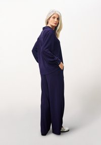 FRNCH PHILO - Pantalon classique - violet