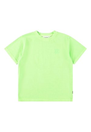 T-shirt vert clair à manches courtes et col rond, avec un logo discret sur le côté gauche de la poitrine et une petite étiquette sur la couture latérale inférieure.
