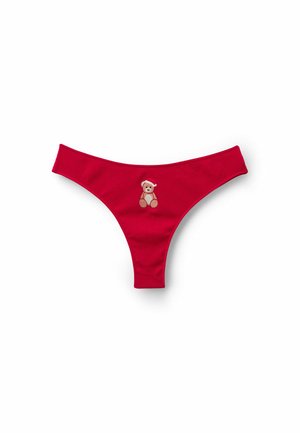 Tanga rojo acanalado que presenta un osito bordado en el centro con un sombrero blanco. El diseño enfatiza una textura suave y un ajuste ceñido.