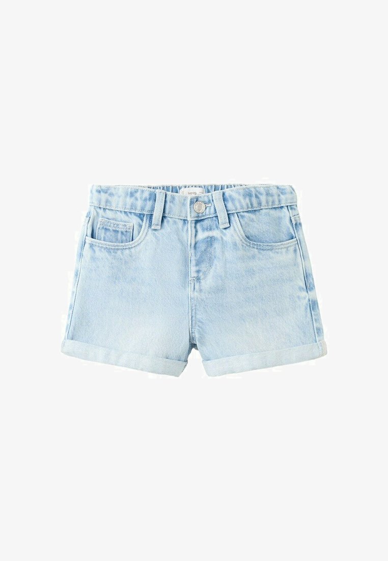 Shorts en denim bleu clair avec ourlets roulés, fermeture à boutons sur le devant, passants pour ceinture et trois poches avant.