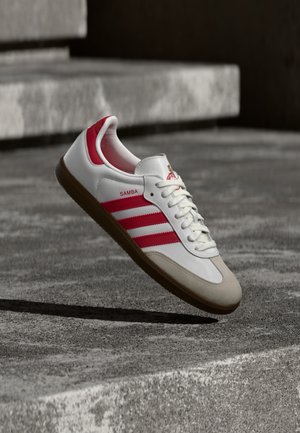 adidas Originals SAMBA LICENSED FC KOELN - Μπότες ποδοσφαίρου εσωτερικού χώρου - footwear white/team colleg red/core black