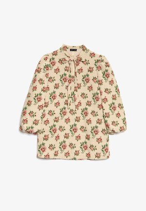 Ziedu blūze ar pūstām piedurknēm, krēmkrāsas fons, detalizēts rozā un zaļš ziedu raksts, apkakle ar sasiešanas elementu un reljefs audums.