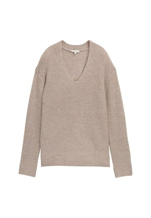 Beige gebreide trui met een diepe V-hals, geribbelde textuur en mouwen die aan de manchetten taps toeloop, met een relaxte pasvorm en een gedetailleerde zoom.