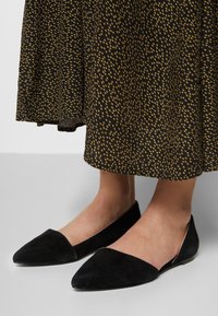 Zign Ballerinaskor - black