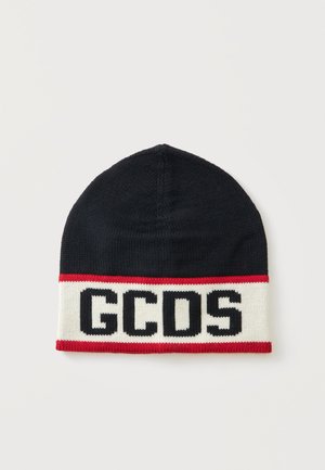 Bonnet en maille noir avec une bande blanche et rouge arborant les lettres noires en gras "GCDS" à l'avant.