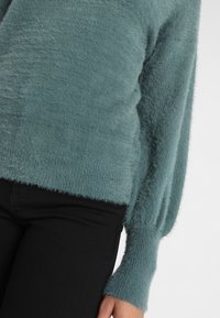 Noisy May Sweter