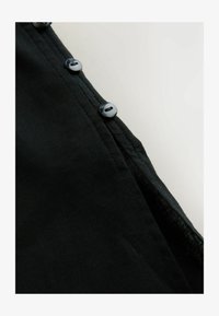 Non sélectionné, black
