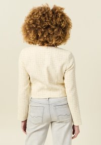 BONOBO Jeans TWEED COURTE - Blazer - jaune pastel