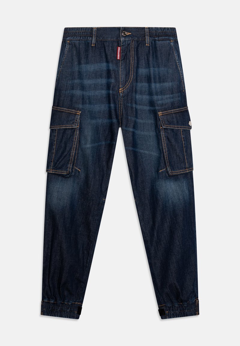 Mørkeblå denim cargo bukser med elastisk midjebånd, tapered cuffs og flere sidelommer. Kontraststingene gir detaljer.