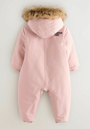 Rosa Kinder-Schneeanzug mit einer Kapuze aus Kunstfell, elastischen Bündchen an den Handgelenken und Knöcheln sowie "SUPERDRY"-Branding über der rechten Schulter.
