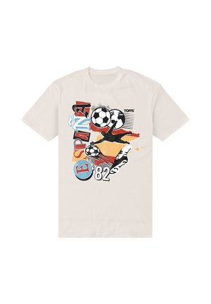 Beige t-shirt med en grafik af en fodboldmålmand, der dykker, to fodbolde, et kort over Spanien og teksten "ESPAÑA ’82" og "TOFFS."