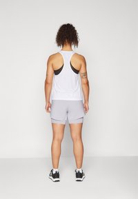 adidas Performance W MIN 2IN1 SHO - Spordišortsid - glory grey