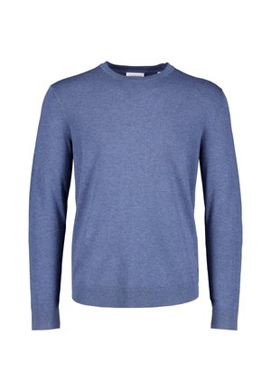 Langærmet rundhalset sweater i solid middelblå med ribstrikkede ærmegab og kant, vist på en ensfarvet hvid baggrund.