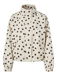 Μπουφάν λευκού χρώματος με ραμμένη επένδυση, μαύρες πουά βούλες, ψηλό γιακά, τσέπες με καπάκι, ελαστικές μανσέτες και κλείσιμο με κουμπιά στο μπροστινό μέρος.