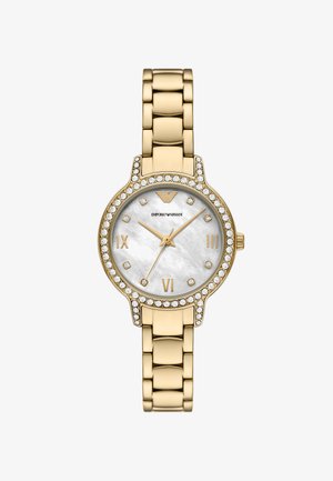 Reloj de tono dorado con una esfera de nácar, números romanos y un bisel adornado con cristales. Diseño de pulsera de eslabones metálicos.