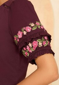 Love & Roses EMBROIDERED SHORT PUFF SLEEVE REGULAR FIT - Apdrukāts T-krekls - red