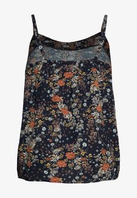 Blomstret camisole i navy med orange og blå blomster. Letvægtsstof, justerbare tynde stropper og en afslappet pasform.