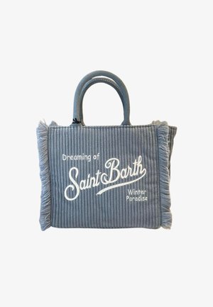 Sac en toile gris à stries avec deux poignées arrondies, comportant un texte brodé blanc : "Rêver de Saint Barth Paradis d'Hiver," et des bords frangés.