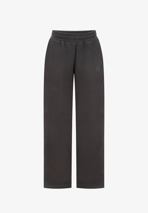 Schwarz geschnittene, locker sitzende Jogginghose mit elastischem Bund und dezentem, gesticktem Logo am linken Oberschenkel, auf weißem Hintergrund gezeigt.