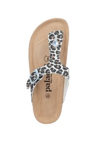 Infradito con stampa leopardata, suola testurizzata, cinghie bianche e un accento decorativo in perla sulla cinghia.