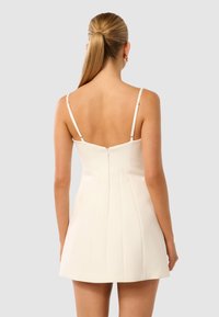Forever New HAYLEY BOW FRONT MINI - Kokteilinė suknelė / vakarėlių suknelė - white