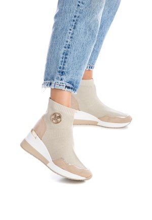 XTI, Baskets montantes - beige
