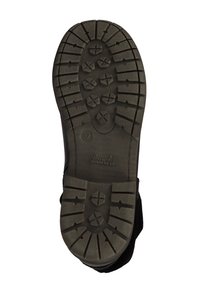Suela de goma negra con un patrón de relieve texturizado; presenta surcos profundos y formas cruzadas elevadas para una mejor tracción. Se puede ver la marca Lurchi.
