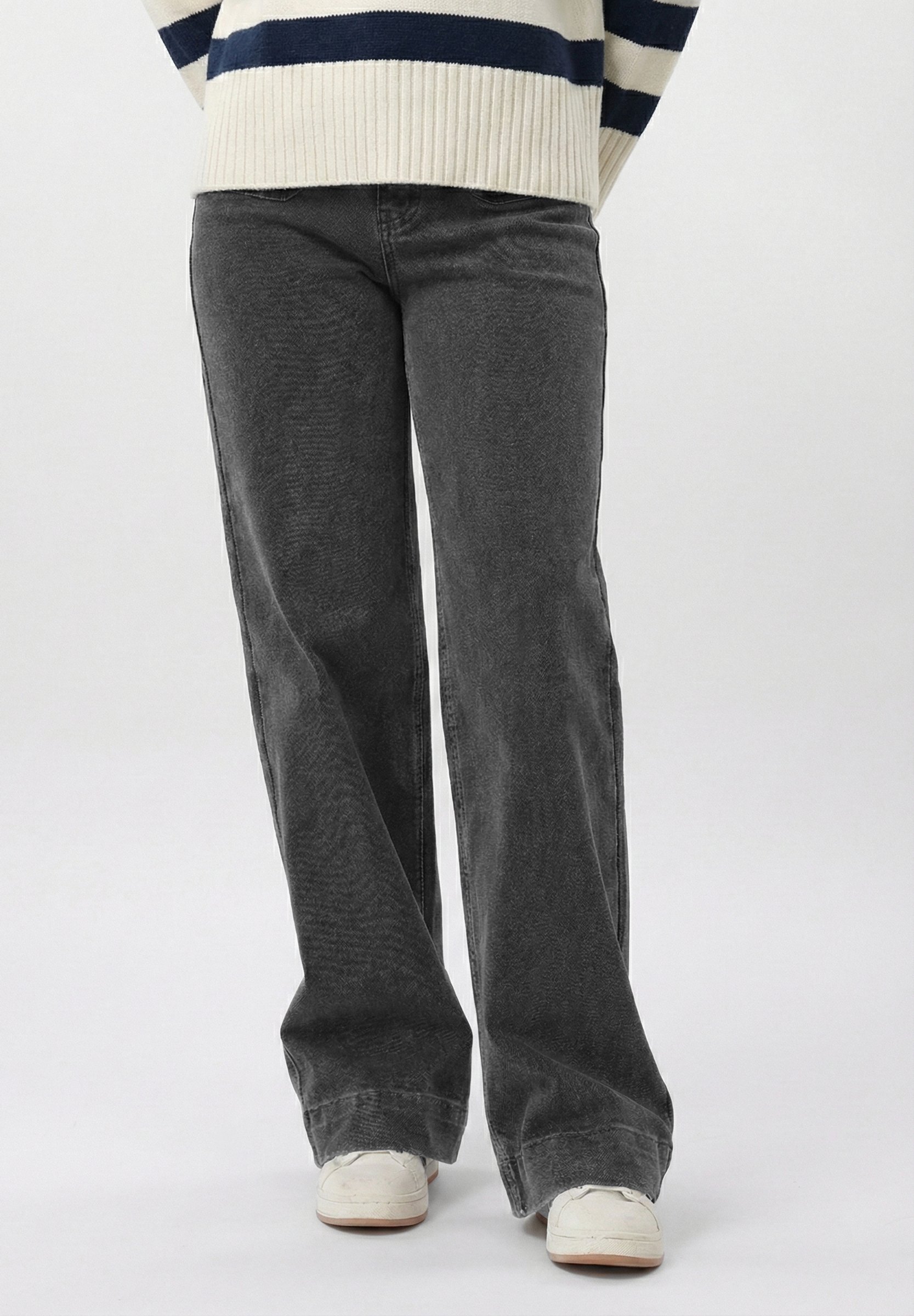 wide-leg-light-grey