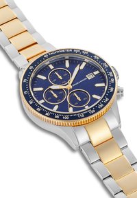 Reloj cronógrafo con esfera azul marino, pulsera de metal en plata y oro, bisel taquimétrico y tres subesferas; pantalla de fecha a las 3 en punto.