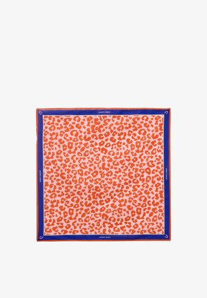 Quadratisches Halstuch mit orangefarbenem Leopardenmuster, blauem Rand und dem Markennamen Johnny Urban an den Rändern.