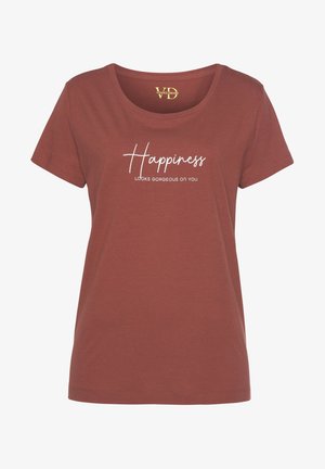 Roodkleurig korte mouwen T-shirt gemaakt van zachte stof. Heeft een ronde halslijn en bedrukt met de tekst "Geluk staat je prachtig."