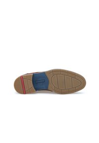 Suola della scarpa con base in gomma naturale, patch blu e accento rosso. Presenta un design del battistrada a motivo per una maggiore trazione.