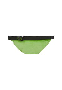 Grünes Stoff-Hüfttäschchen mit vertikaler Rippstruktur, schwarz verstellbarer Gürtel und Schnappverschluss, leichtes Design geeignet zum Tragen von wichtigen Gegenständen.