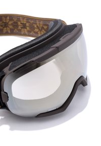 Szemüveg sötétbarna kerettel és szürke lencsével. Puha habbéléssel és mintás, állítható pánttal rendelkezik a kényelem és a biztos illeszkedés érdekében.