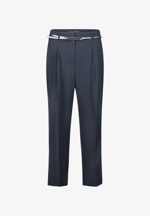 Marineblaue Hose mit glatter Textur, mit maßgeschneidertem Design, vorderen Bügelfalten und einem Gürtel mit silbernen Beschlägen.