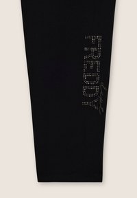 Leggings neri in tessuto elasticizzato con logo decorato da strass sul lato. Textura liscia e design aderente.