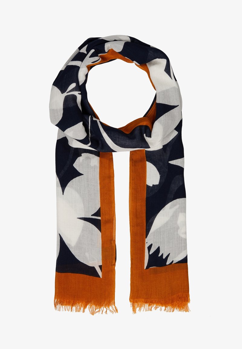 Écharpe légère avec un motif floral audacieux bleu marine et blanc, présentant des bords orange brûlé et des extrémités à franges.