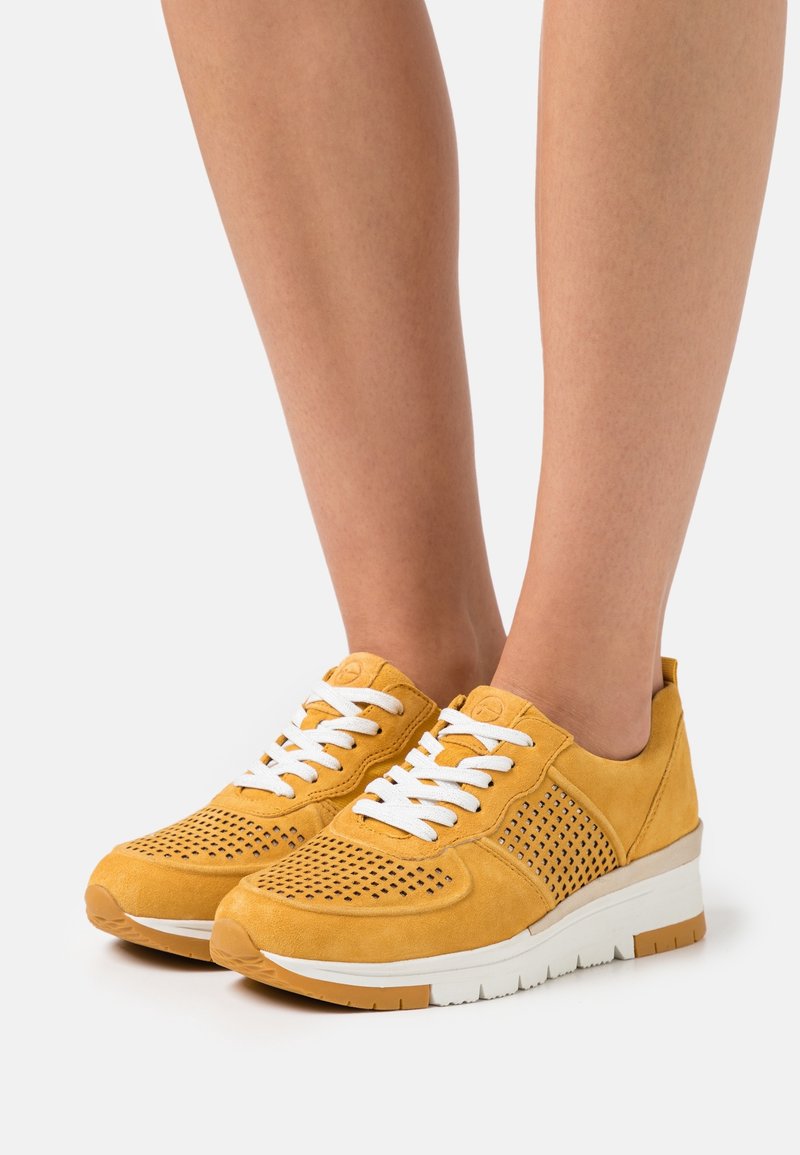 Tamaris Baskets basses - yellow