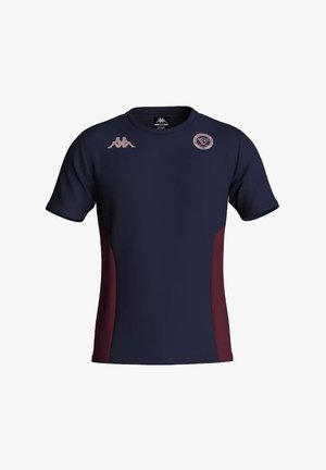 Camiseta deportiva azul marino de manga corta con paneles laterales granate, logo de Kappa en el pecho derecho y escudo de Dunfermline Athletic en el pecho izquierdo.