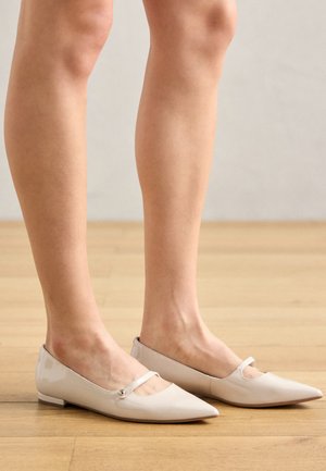 Ballerine con cinturino - ivory