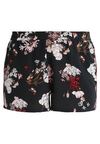 Černé šortky s bílým, růžovým, červeným a hnědým květinovým vzorem a elastickým pasem, vystavené na bílém pozadí.