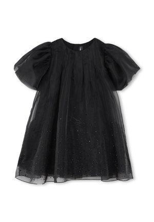 Robe noire à manches courtes avec des manches bouffantes transparentes et une superposition transparente ornée de petites perles noires.