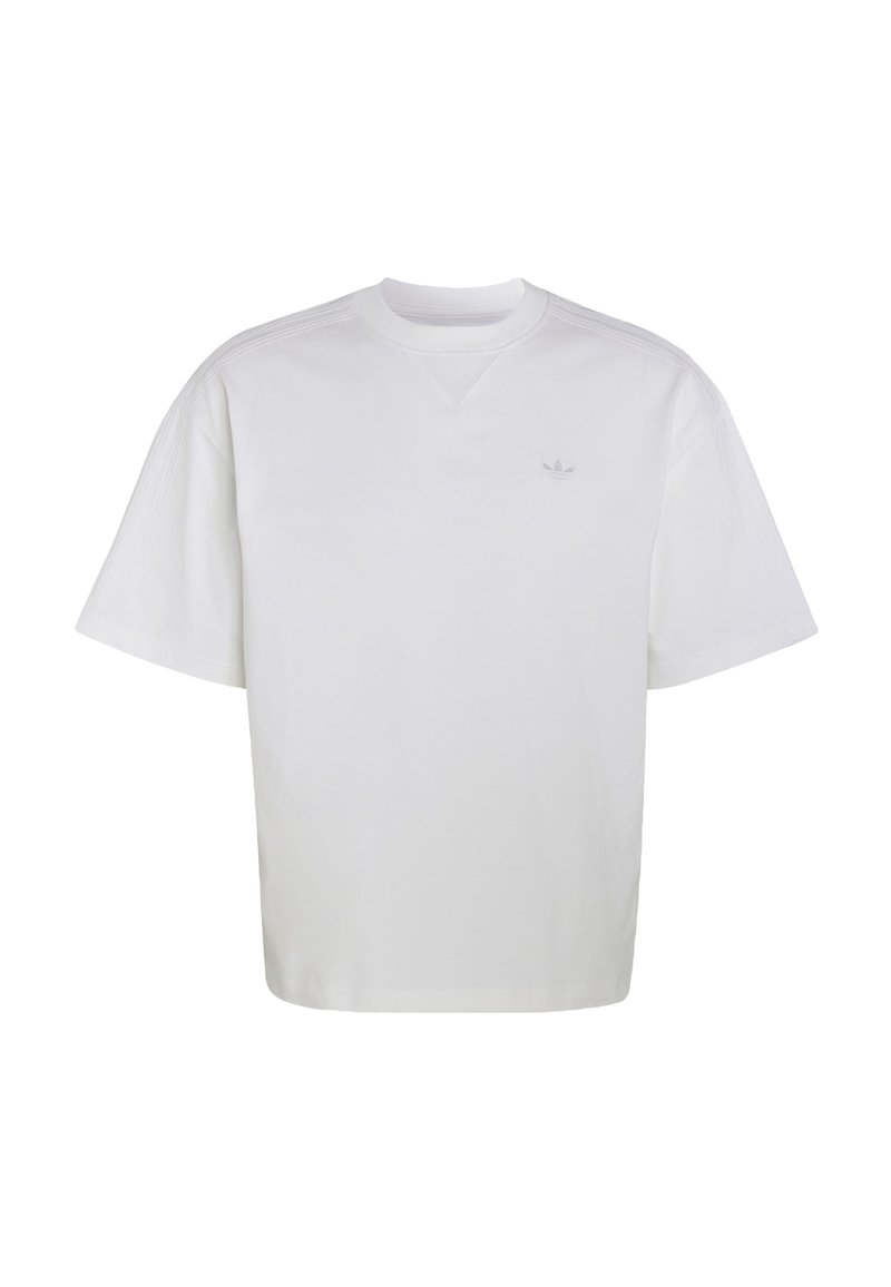 T-shirt bianca a maniche corte con scollo rotondo, con sottili righe a coste sulle spalle e un piccolo logo Adidas grigio chiaro sul petto sinistro.