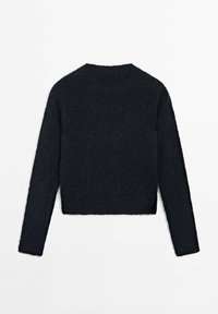 Pull court noir à manches longues en maille duveteuse avec un col rond, vu de dos sur un fond blanc.