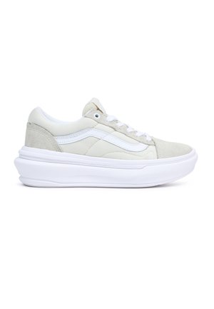 Vans UA OLD SKOOL OVERT CC - Zapatillas - white