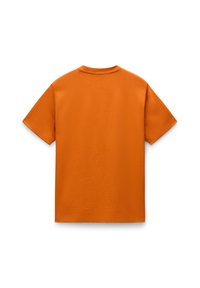 Orange bomuld t-shirt med korte ærmer, rund hals og glat tekstur. Ingen mønstre eller accenter, simpel bagvinkel.