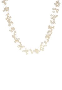 Naszyjnik z pereł o nieregularnym, kremowym kształcie, wykonany na przezroczystej nitce, prezentujący delikatny, płynny wzór.