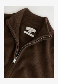 Sélectionné, chocolate brown