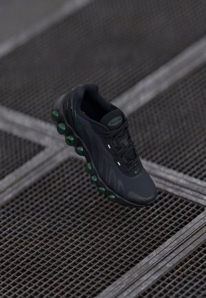 Nike Sportswear AIR MAX DN8 - Sneakers basse - black/green strike/dark smoke grey