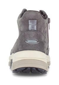 Grijze suede hoge schoen met witte zool, gemerkt "rollingsoft," en zijrits zichtbaar vanuit de achterkant.